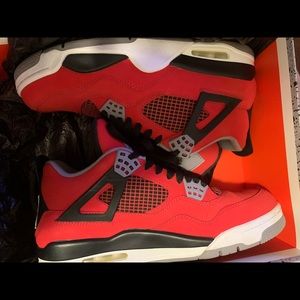 Air Jordan 4 Toro Bravo